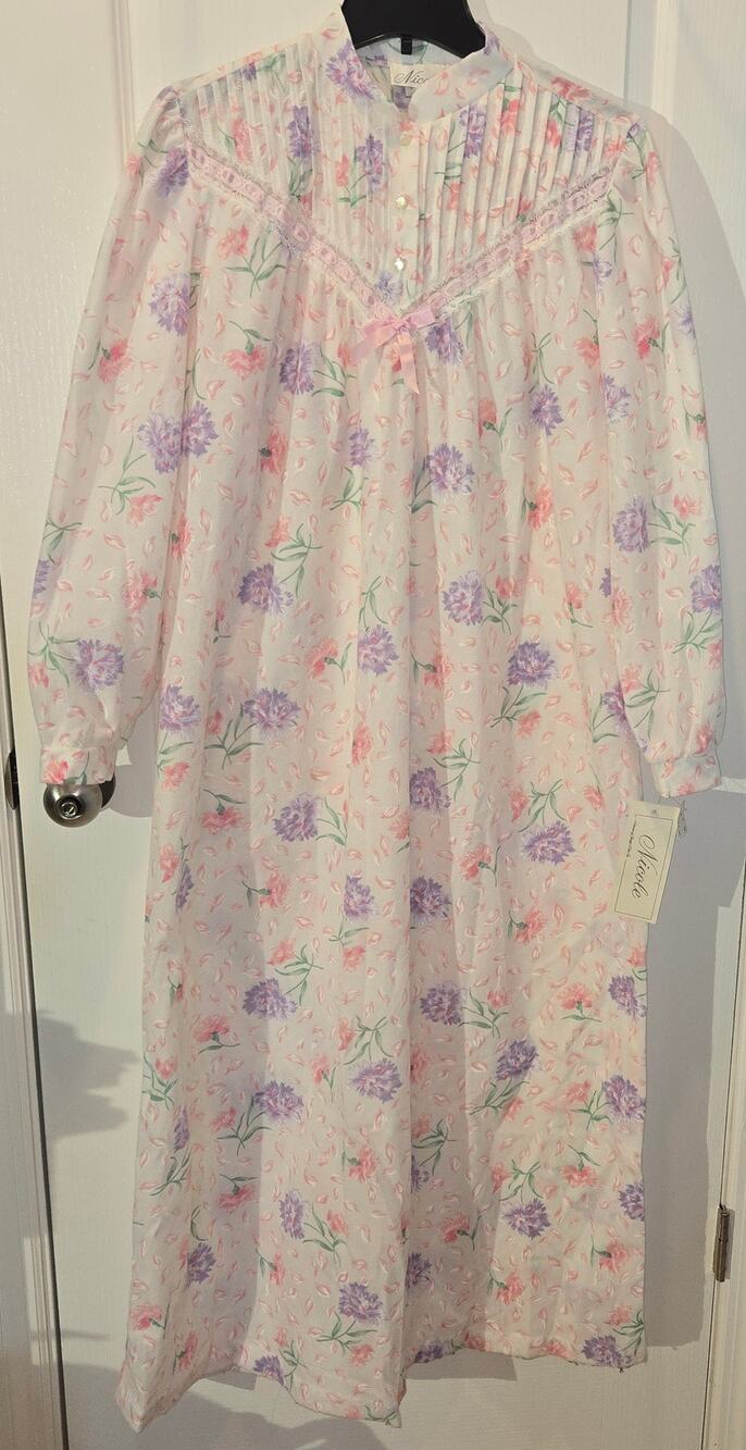NWT Dead Stock Vintage Nicole full night gown sz M